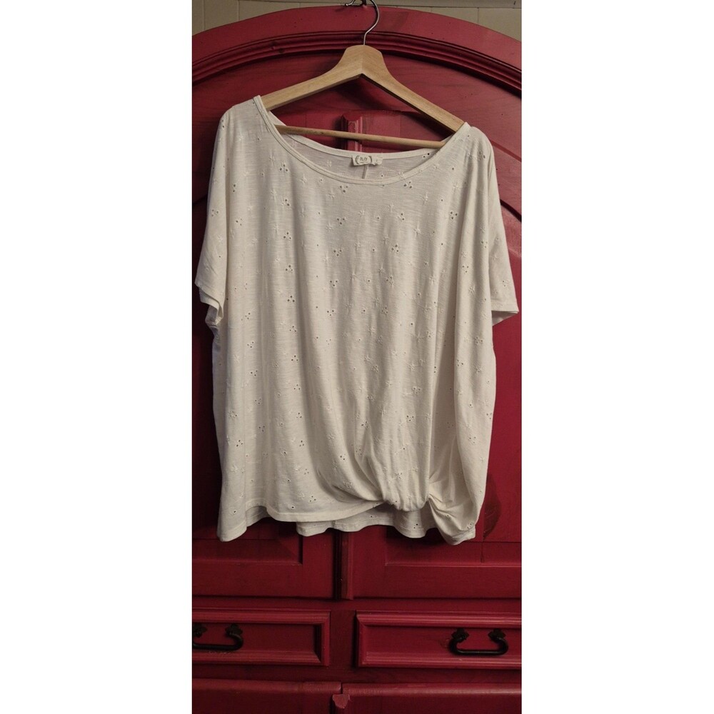 Maurices Womens 2XL Top Off White  Eyelet Knit Side Knot Short Sleeve Blouse
